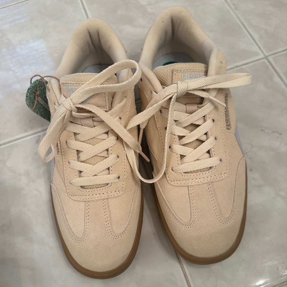 Reebok Cream and Light Blue Sneakers with Comfort Footbed Sole Size 8